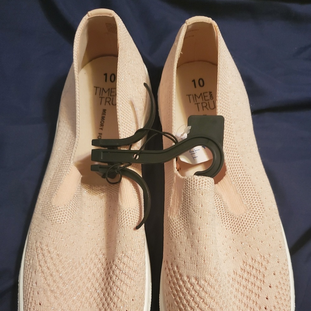 Slip on memory foam sneakers nwt